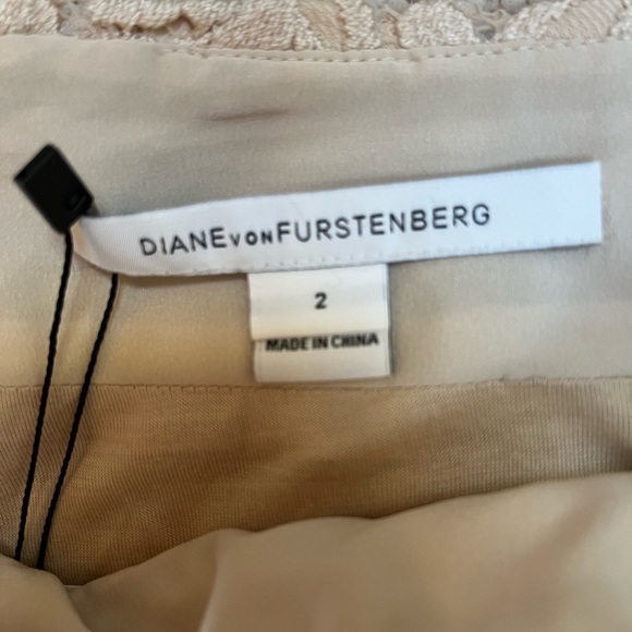 DIANE von FURSTENBERG Crème Lace Shorts, Size 2, EUC - Picture 6 of 14